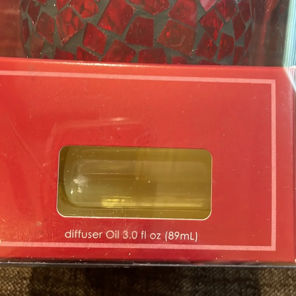 Set of Two Oil Diffusers with Oil - Picture 8 of 11